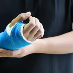 Co to jest gips? Odkryj właściwości i zastosowania tego minerału